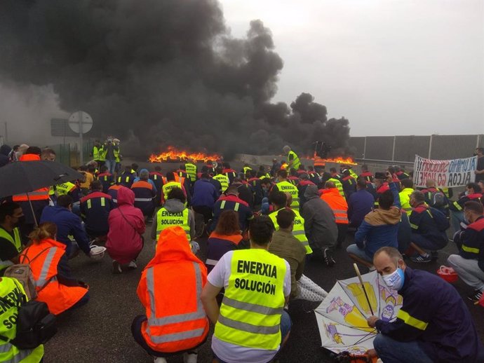 Archivo - Protesta de trabajadores de Alcoa