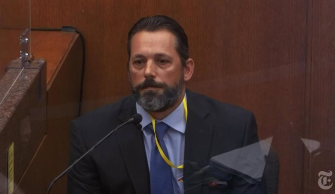 El teniente de policía Johnny Mercil, experto en artes marciales y entrenador en uso de la fuerza en la Policía de Mineápolis, testifica en la séptima jornada del juicio contra el exagente Derek Chauvin, acusado de la muerte de George Floyd.