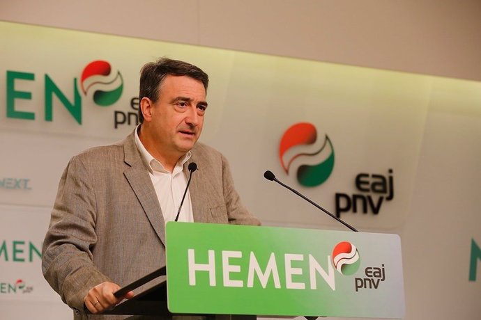 El portavoz del PNV en el Comgreso, Aitor Esteban, en una comparecencia en la sede de Sabin Etxea de Bilbao Txea de Bilbao