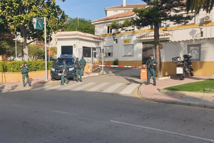 Agentes de la Guardia Civil desplegados en Mijas (Málaga) dentro de la operación Bacalá contra el tráfico internacional de hachís