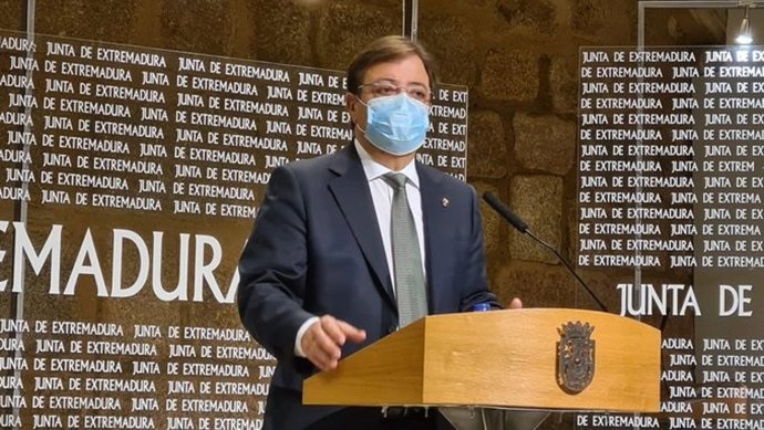 El presidente de la Junta, Guillermo Fernández Vara, en rueda de prensa en Mérida