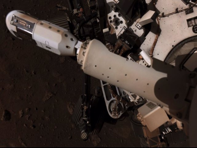 Aspecto de la estación meteorológica MEDA a bordo del rover Perseverance de la NASA