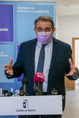 El Consejero De Sanidad, Jesús Fernández Sanz, En La Inauguración Del Consultorio Local De Almorox (Toledo).