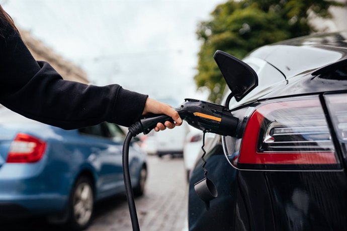 Coches.net vincula la desinformación al lento crecimiento en ventas de los vehículos eléctricos