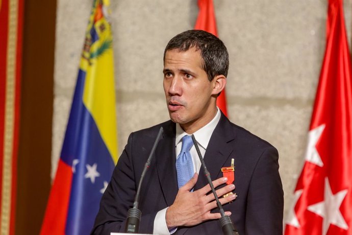 Archivo - El presidente de la Asamblea Nacional Venezolana, Juan Guaidó, en el acto de la Comunidad de Madrid donde recibe la Medalla Internacional de la Comunidad de Madrid, en Madrid a 25 de enero de 2020