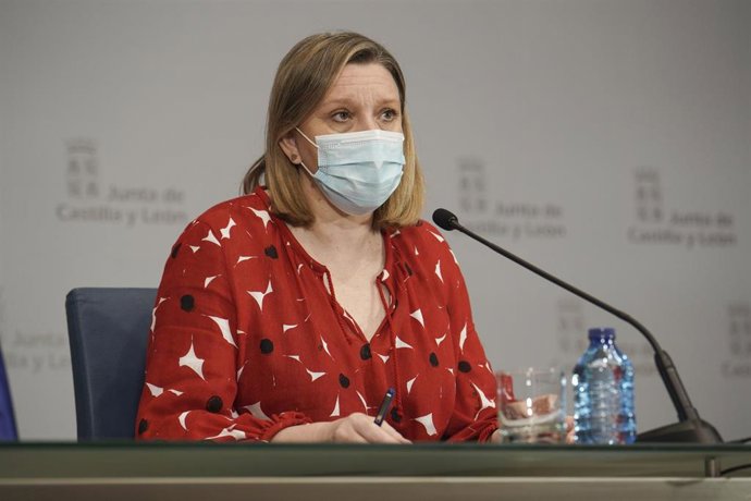 La consejera de Familia e Igualdad de Oportunidades, Isabel Blanco, durante la rueda de prensa.