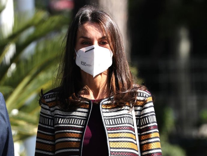 La Reina Letizia a su llegada a  la sede de Mutua Madrileña