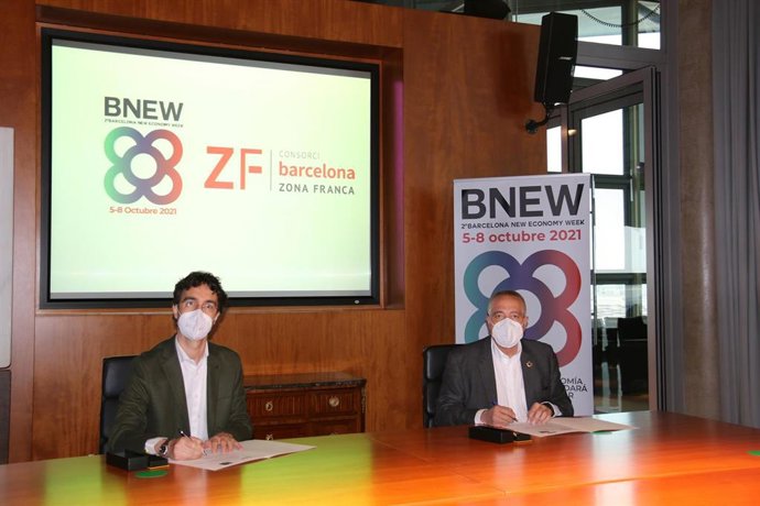 El delegado especial del Estado en el Consorci de la Zona Franca de Barcelona, Pere Navarro, y el presidente del 22@Network BCN, Enric Urreta, han firmado esta mañana un acuerdo de colaboración para la próxima BNEW