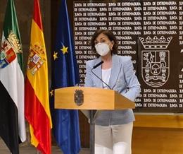 La vicepresidenta primera del Gobierno, Carmen Calvo, en rueda de prensa en Mérida tras asistir al Consejo de Gobierno de la Junta de Extremadura