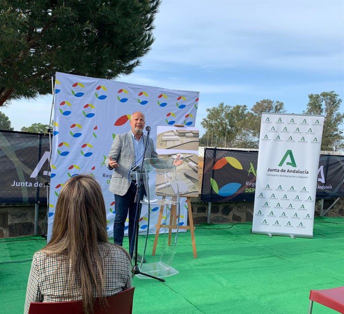 El consejero de Educación y Deporte, Javier Imbroda, en un acto en Huelva.