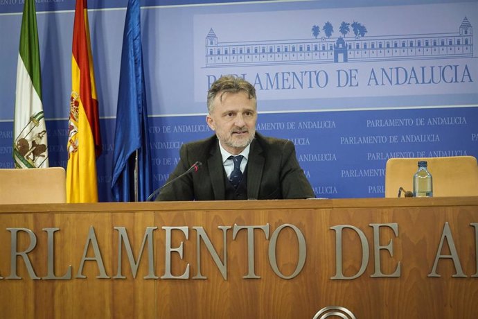 El portavoz parlamentario del PSOE-A, José Fiscal, en rueda de prensa en una foto de archivo.