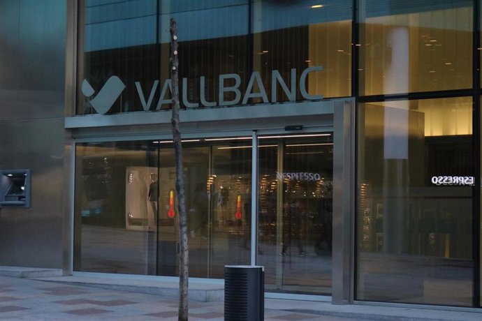 La puerta de la sede central de Vall Banc en Escaldes-Engordany.