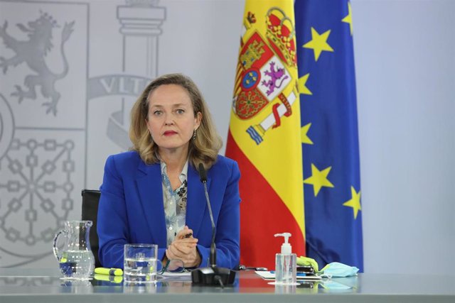 La vicepresidenta segunda y ministra de Asuntos Económicos y Transformación Digital, Nadia Calviño, comparece en rueda de prensa posterior al Consejo de Ministros extraordinario celebrado en Moncloa, a 12 de marzo de 2021. 