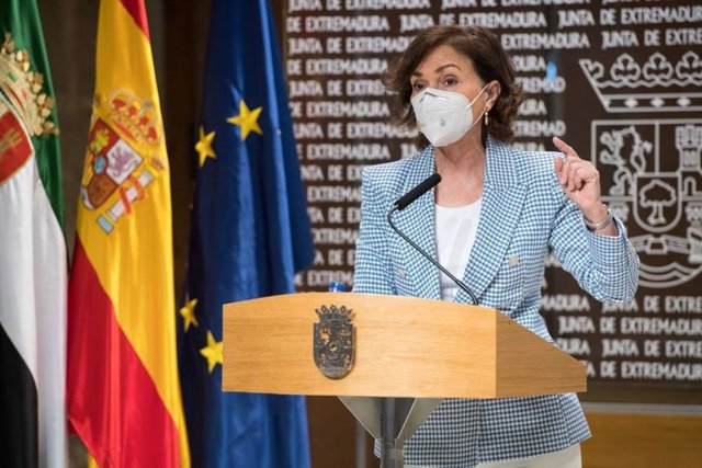 La vicepresidenta del Gobierno, Carmen Calvo, en rueda de prensa en Mérida