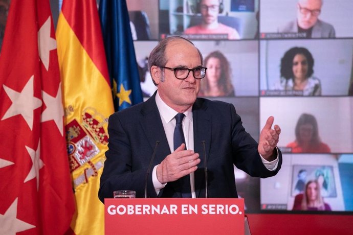 El candidato del PSOE a la Presidencia de la Comunidad de Madrid, Ángel Gabilondo, durante un encuentro virtual con alcaldes socialistas en la sede del PSOE, en Ferraz.
