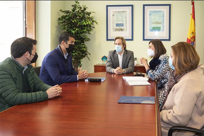 La consejera de Presidencia, Interior, Justicia y Acción Exterior, Paula Fernández, visita la Federación de Municipios de Cantabria (FMC).