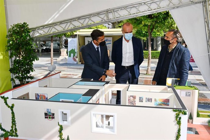 Muñoz y Flores, en la inauguración del proyecto Rehabilitaverde