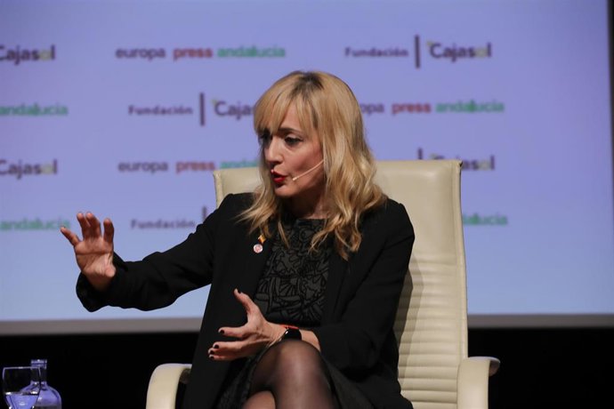 Archivo - La secretaria general de UGT-A, Carmen Castilla, en el encuentro con el consejero de la Presidencia, Elías Bendodo, organizado por Europa Press en diciembre de 2020.