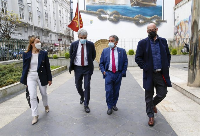 El presidente de Cantabria, Miguel Ángel Revilla, recibe al coordinador de Ciudadanos (Cs), Félix Álvarez, y a los eurodiputados Luis Garicano y Susana Solís