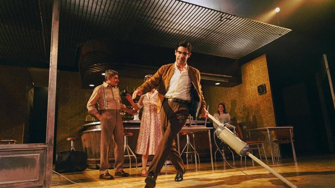 Escena de 'El bar que se tragó a todos los españoles', de Alfredo Sanzol