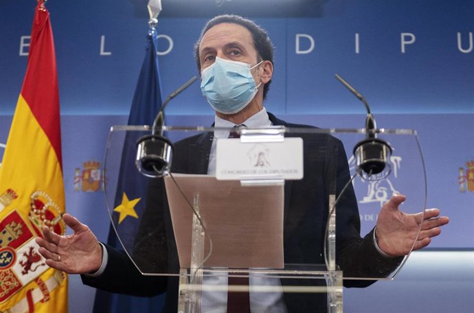 El candidato de Ciudadanos (Cs) a la Presidencia de la Comunidad de Madrid, Edmundo Bal, interviene en una rueda de prensa posterior a una Junta de Portavoces en el Congreso de los Diputados, a 6 de abril de 2021, en Madrid (España).