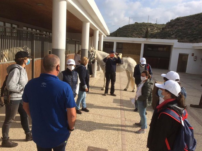 Junta y Diputación muestran el interior de 'Costa de Almería' a nueve agencias de viaje