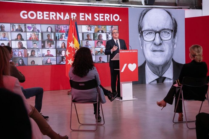 El candidato del PSOE a la Presidencia de la Comunidad de Madrid, Ángel Gabilondo, durante un encuentro virtual con alcaldes socialistas en la sede del PSOE, en Ferraz.
