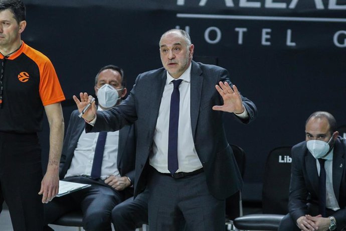 Archivo - Pablo Laso dirigiendo al Real Madrid