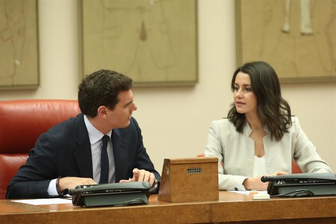 Archivo - El expresidente de Ciudadanos Albert Rivera y la actual presidenta del partido, Inés Arrimadas, en el Congreso de los Diputados.