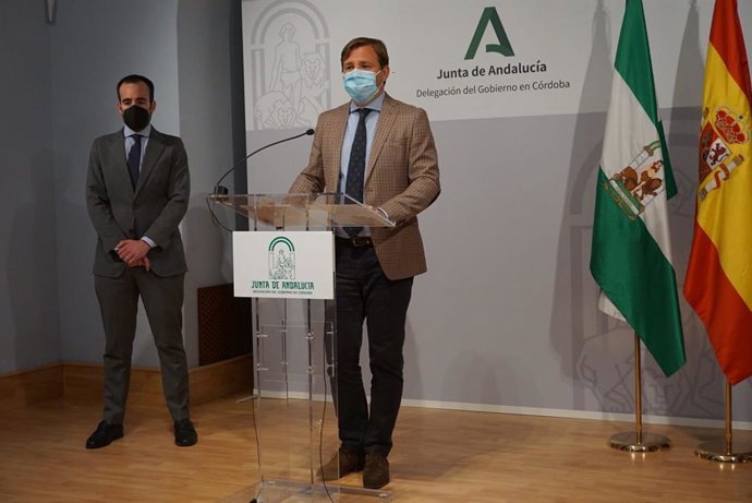 Antonio Repullo interviene junto a Ángel Herrador.