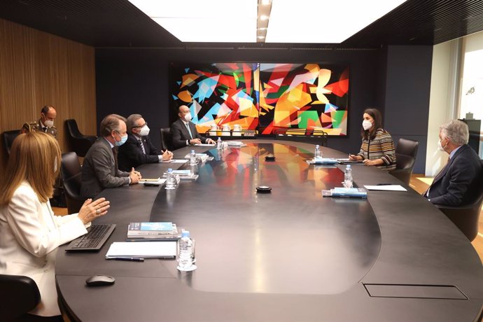 S.M. La Reina ha presidido este 7 de abril una reunión de trabajo con los responsables de la Fundación Mutua Madrileña para conocer sus ámbitos de actuación y los proyectos sociales que desarrolla.