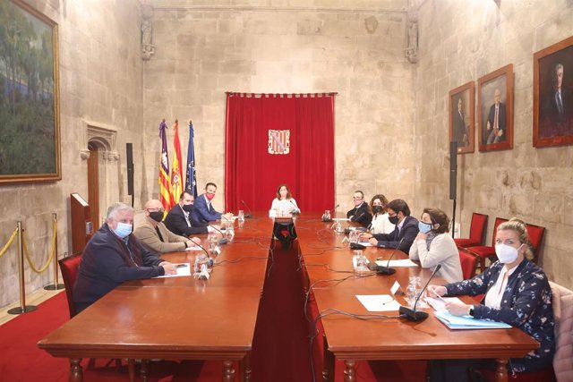 La Mesa de Diálogo Social, presidida este miércoles por la presidenta del Govern, Francina Armengol.
