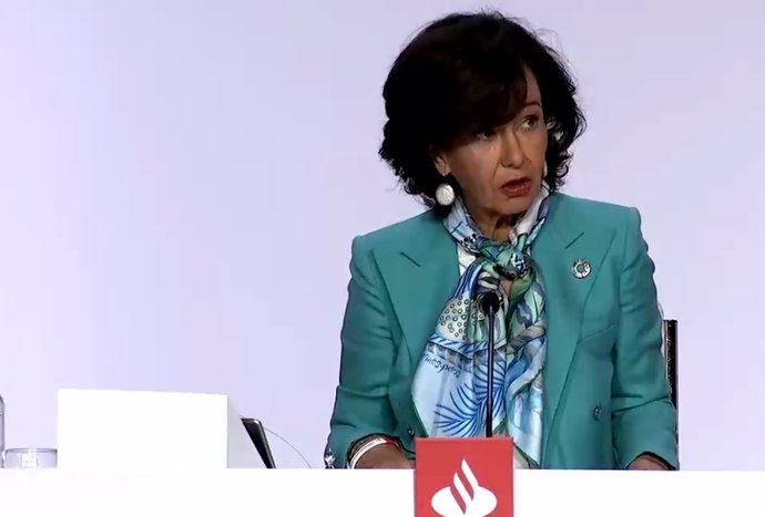 Archivo - La presidenta de Banco Santander, Ana Patricia Botín, en la junta general de accionistas celebrada en octubre de 2020.