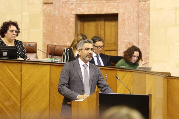Archivo - Emiliano Pozuelo en el Parlamento andaluz, en una imagen de archivo.