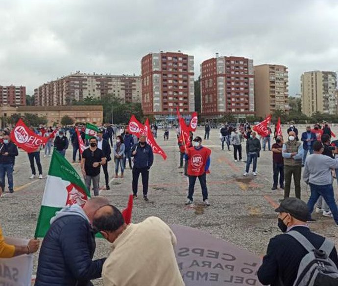 Concentración en Algeciras a favor del proyecto del Fondo de Barril de Cepsa