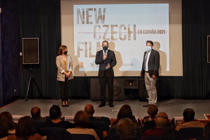 El embajador de Chequia inaugura la muestra "7x7: nuevas películas checas" que se proyecta en la Filmoteca