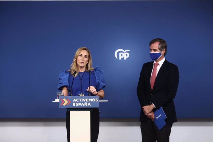 La vicesecretaria de Organización del Partido Popular, Ana Beltrán, y el vicesecretario de Territorial, Antonio González Terol, durante una rueda de prensa, a 5 de abril de 2021, en Madrid, (España). 