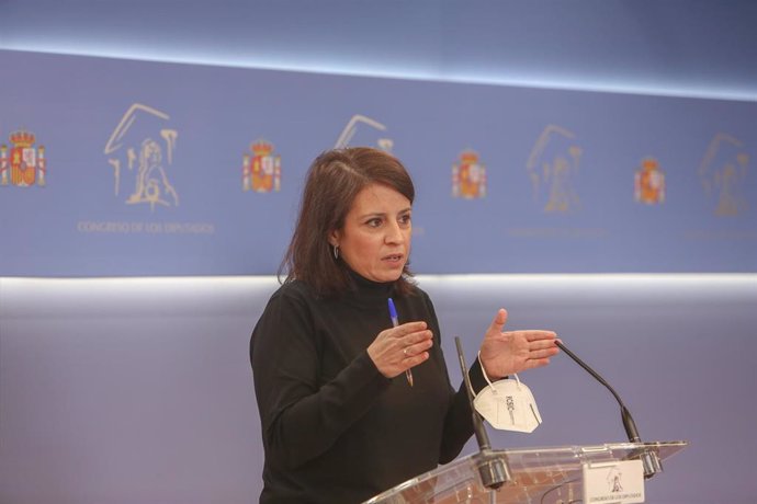 La portavoz parlamentaria del PSOE, Adriana Lastra, interviene en una rueda de prensa posterior a una reunión de la Junta de Portavoces en el Congreso de los Diputados, en Madrid (España), a 9 de marzo de 2021.