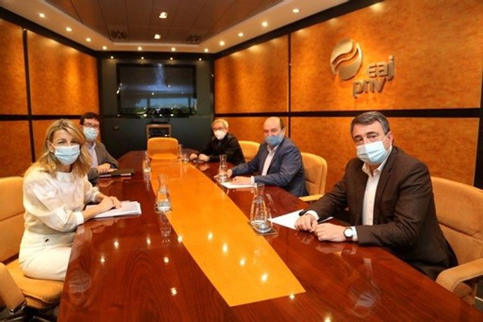 La vicepresidenta tercera del Gobierno español y ministra de Trabajo y Economía Social, Yolanda Díaz, y el presidente del EBB del PNV, Andoni Ortuzar, presiden una reunión en Sabin Etxea (Bilbao)