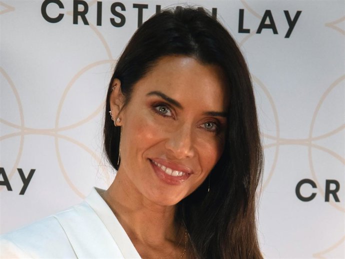 Archivo - Pilar Rubio posa en photocall durante la presentación de la firma de cosmética y joyerá 'Cristian Lay', en Madrid