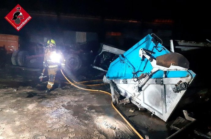 Incendio en una nave en Almoradí