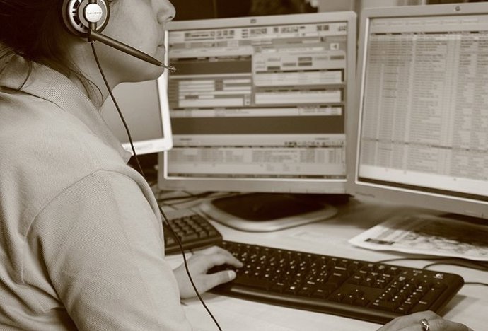 Imagen de archivo de un operador del Servicio de Emergencias de Castilla y León 112