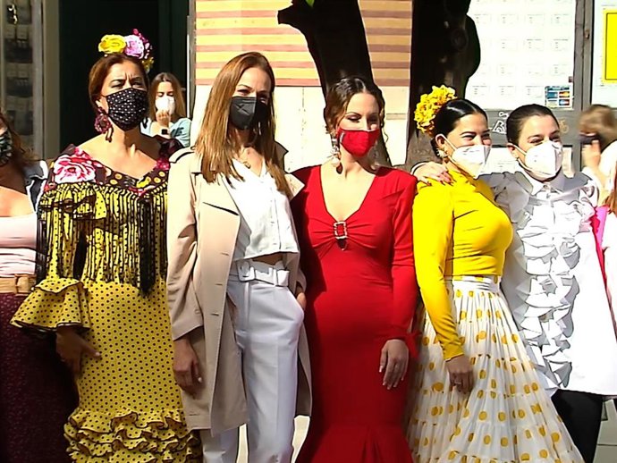 Eva González, embajadora de la exposición de moda flamenca "Por los rincones del Alcázar"