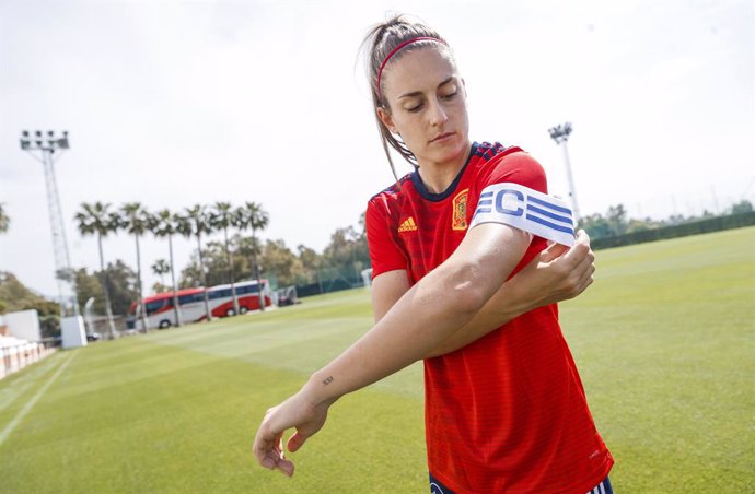 Alexia Putellas es incorpora al trío de capitanas de la selección española