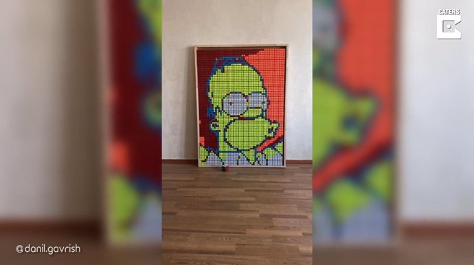 Este artista de 21 años crea retratos gigantes de personajes de la cultura pop con cientos de cubos de Rubik