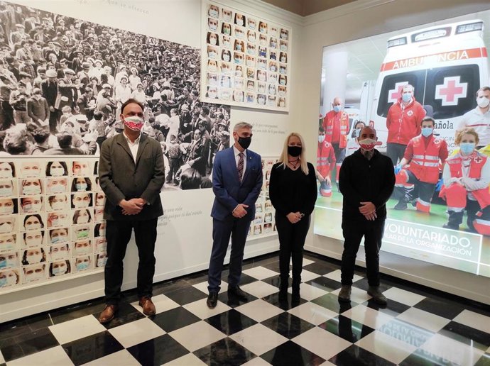Presentación de la exposicióm 'HUMANIDAD. Un viaje a través de las personas. 150 años de historia de Cruz Roja' , en el palacio de Sástago.