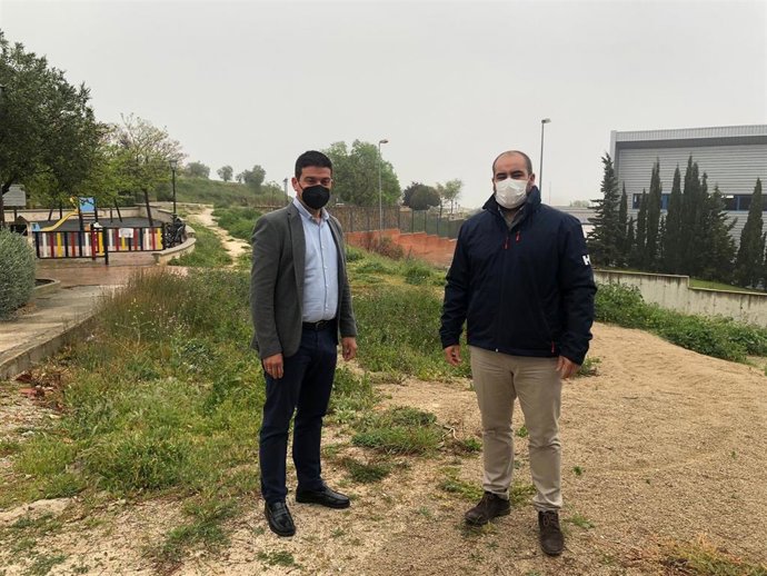 El diputado provincial Cristóbal Ortega con el alcalde de Yunquera, José María Rodríguez