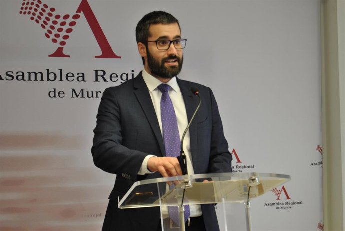 Archivo - El viceportavoz del Grupo Parlamentario Socialista, Francisco Lucas, en la rueda de prensa posterior a la intervención del presidente de la Comunidad, Fernando López Miras, en el marco del debate del estado de la Región