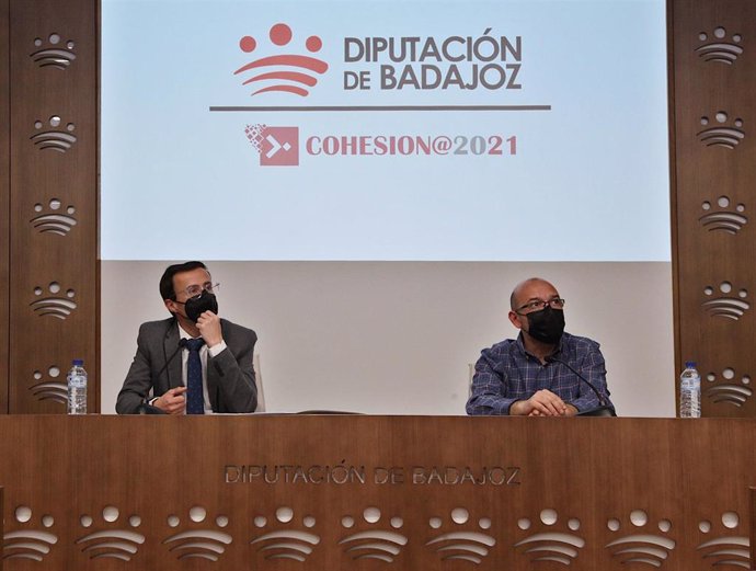 El presidente de la Diputación de Badajoz presenta el Plan Cohesiona