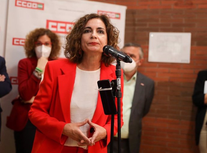 La ministra de Hacienda y portavoz del Gobierno, María Jesús Montero, en la inauguración de la sede de CCOO en Sevilla.